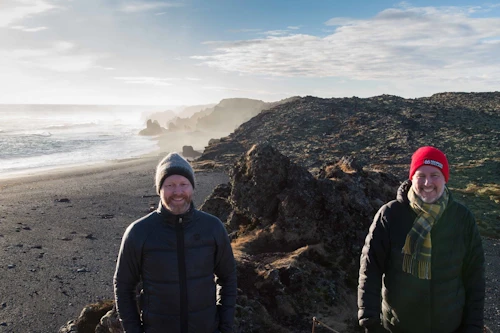 Guðmundur Ingi Guðbrandsson, umhverfis- og auðlindaráðherra, og Kristinn Jónasson, bæjarstjóri í Snæfellsbæ, á við Djúpalónssand.