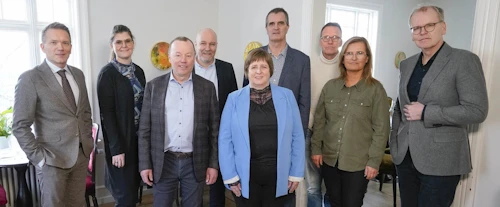 Ráðgjafarnefnd Jöfnunarsjóðs sveitarfélaga á fyrsti fundi sínum. Frá vinstri eru: Guðni Geir Einarsson, forstöðumaður Jöfnunarsjóðs, Hrund Pétursdóttir, Dan Jens Brynjarsson, Hörður Hilmarsson, Ásta Stefánsdóttir, Guðmundur Baldvin Guðmundsson, Friðjón Einarsson, Theódóra S. Þorsteinsdóttir og Aðalsteinn Þorsteinsson, skrifstofustjóri sveitarfélaga og byggðamála hjá innviðaráðuneytinu.
