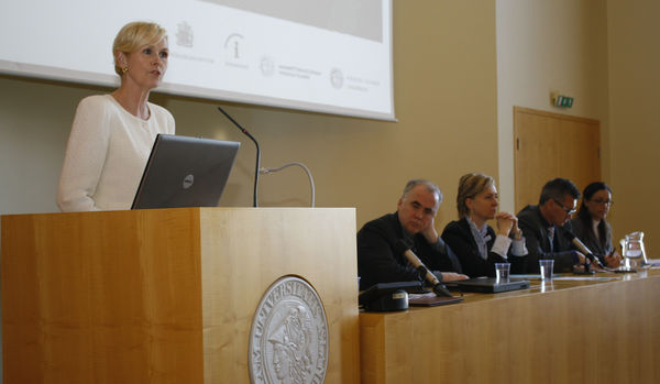 Ragnhildur Hjaltadóttir, ráðuneytisstjóri innanríkisráðuneytis, var ráðstefnustjóri. Ragnhildur Hjaltadóttir, ráðuneytisstjóri innanríkisráðuneytis, var ráðstefnustjóri.