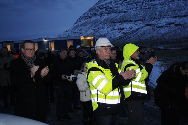 Fyrsta formlega sprenging í Norðfjarðargöngum fór fram í dag. Fyrsta formlega sprenging í Norðfjarðargöngum fór fram í dag.